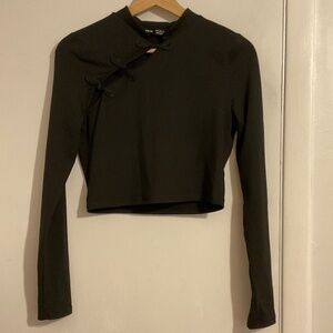 Women’s black cropped long sleeve